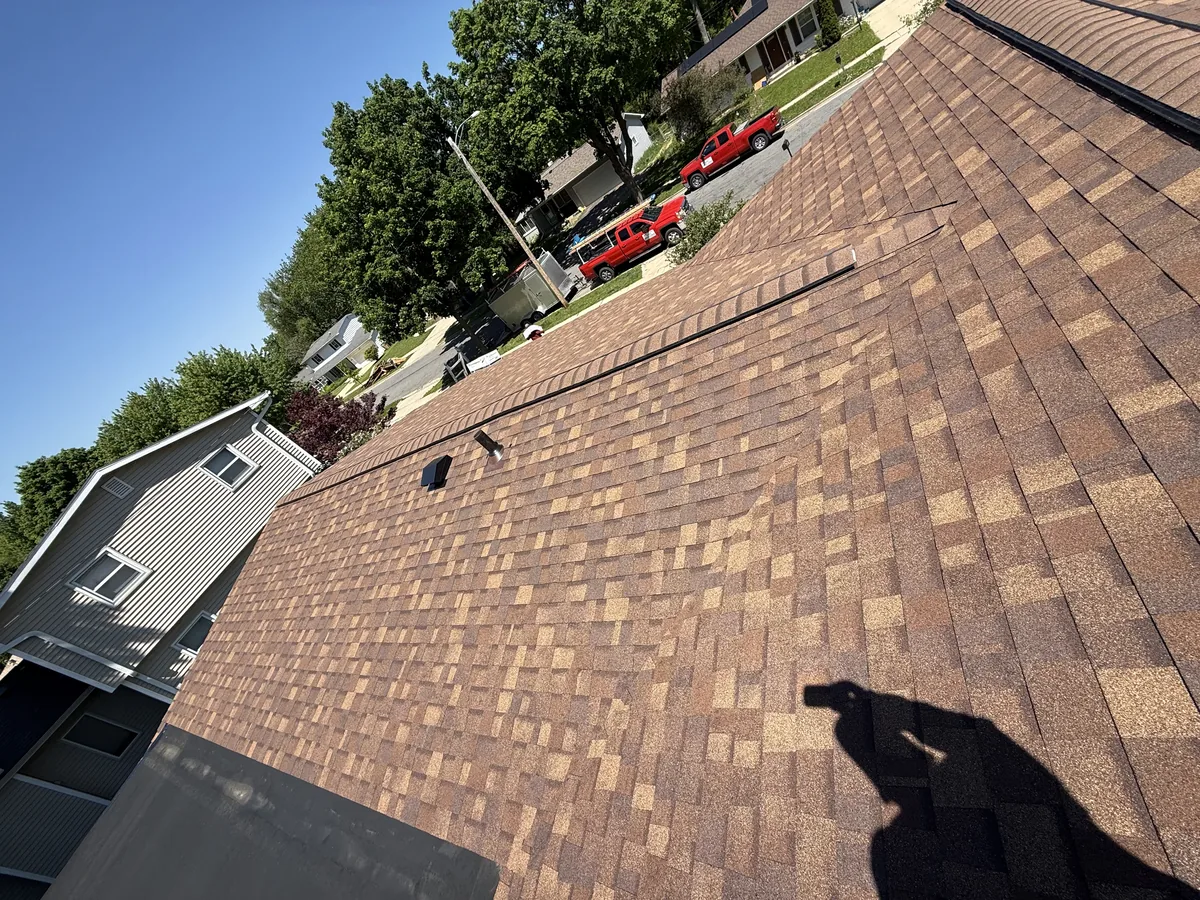Close view of brown architectural shingle courses
