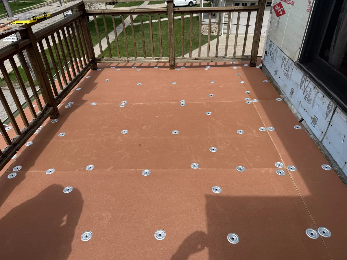 Fastener plates set for an EPDM flat roof deck